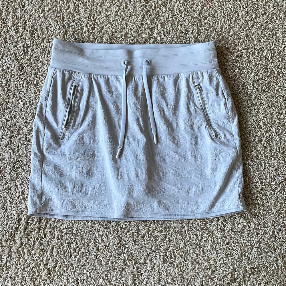 Athleta Trekkie skort